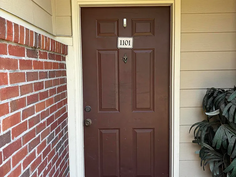 1101 Baldwin Rowe Cir — Photo 3