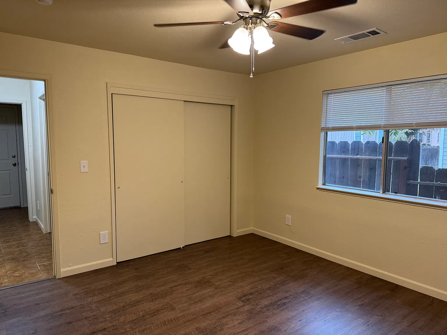 2 bed, 1000 sqft, $1,250 — Photo 4