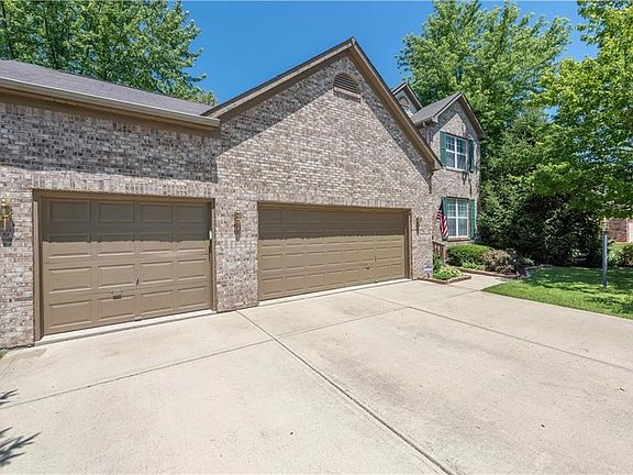 3 car garage!