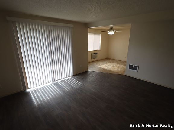 3rd image of 973 E Jefferson St #15