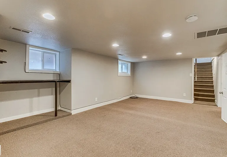 4435 N Clay St — Photo 26
