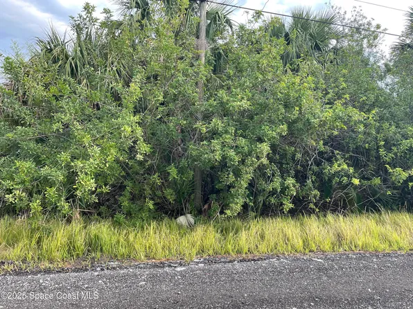 755 Wisham St SW, Palm Bay, FL 32908