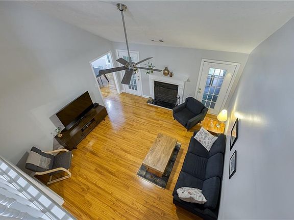 3rd image of 1445 Oakridge Cir