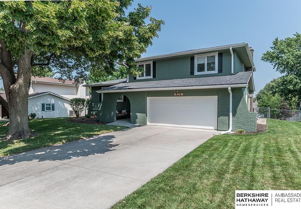1st image of 816 Crest Dr