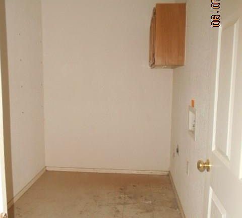 4th image of 501 Thayer Pease Ave