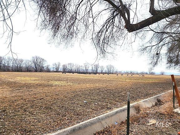 4th image of 1875 McLay Rd