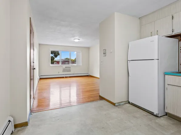 1079 Washington St APT 5, Dorchester Center, MA 02124