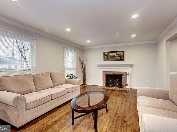 4th image of 14604 Melinda Ln