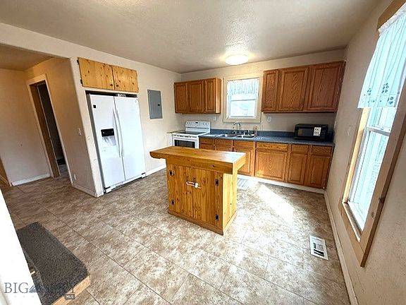 5th image of 207 Harris St