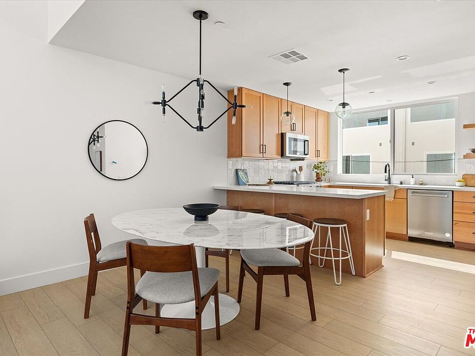 1st image of 11212 W Victory Blvd #7