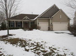 872 Bennett Dr, North Aurora, IL 60542