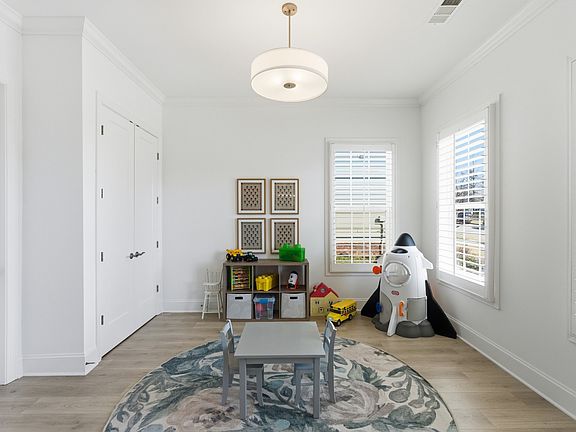5th image of 9572 Dresden Sq