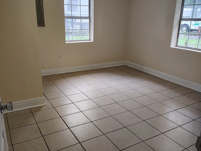517 N Pine St — Photo 9