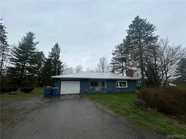 6780 Black Rd, Derby, NY 14047