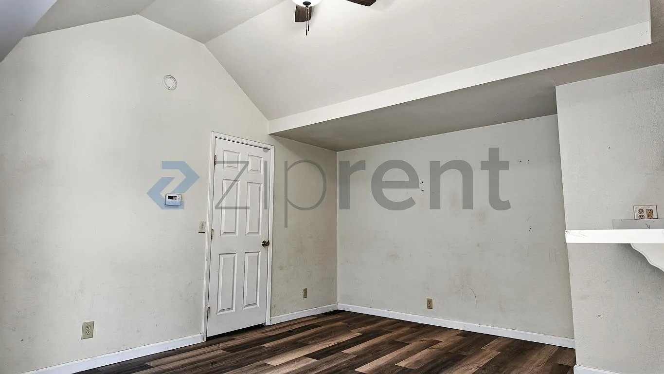 1 bed, 810 sqft, $1,700 — Photo 2