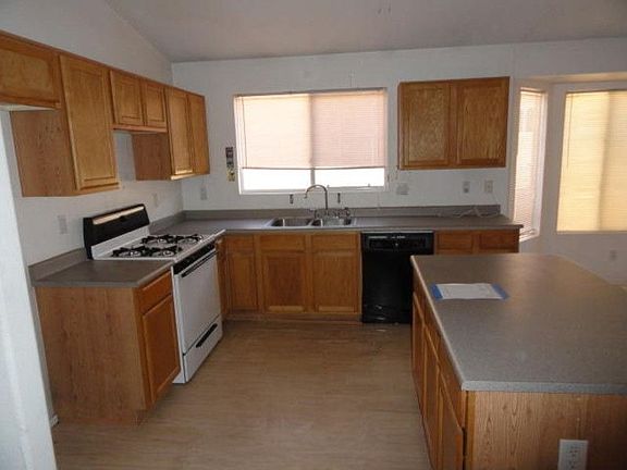 3rd image of 5021 E Holmes Ave