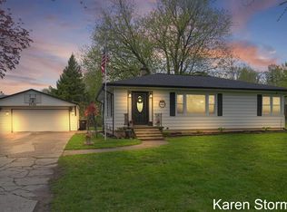 1521 Mullins Ave NW, Grand Rapids, MI 49534