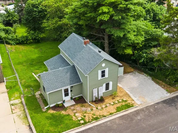 90 Sunset Ave, Glen Carbon, IL 62034