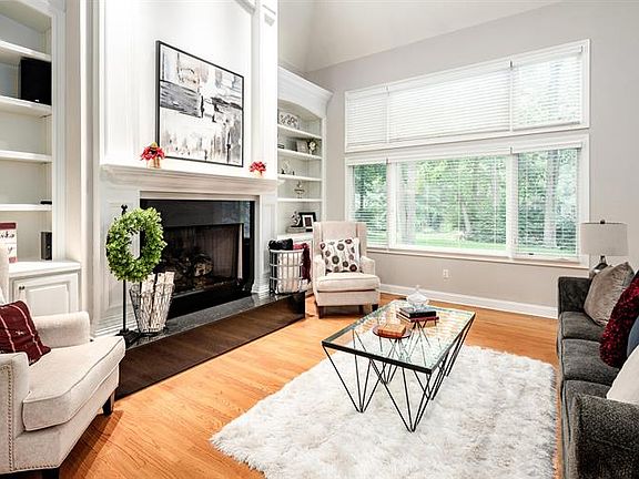 3rd image of 33140 Glen Eagle Ct