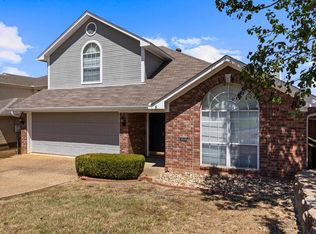 2 Oak Creek Ridge Dr, Longview, TX 75605