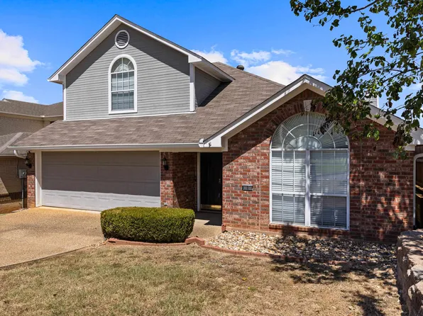 2 Oak Creek Ridge Dr, Longview, TX 75605