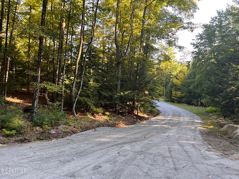 4th image of 41 Moffitt Road