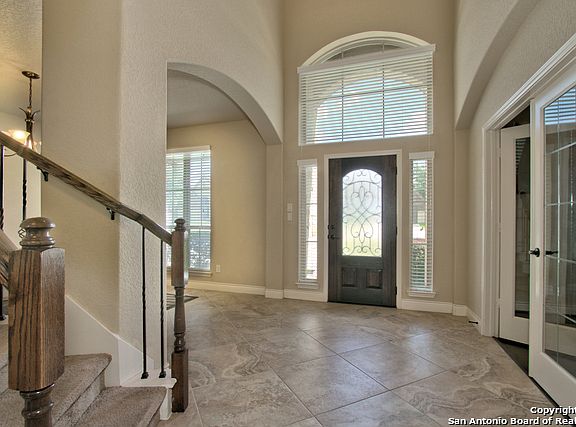 3rd image of 589 Oak Brook Dr