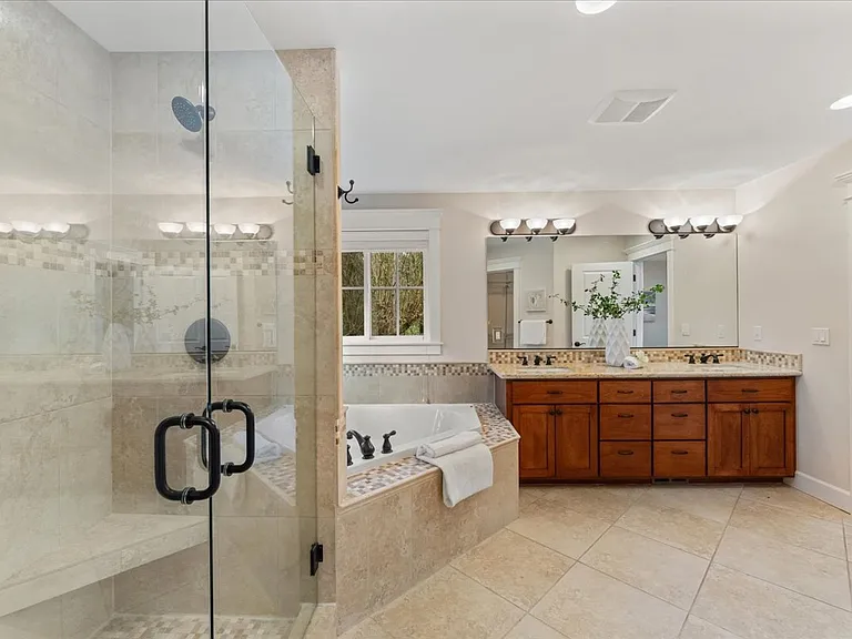 8718 NE 134th St — Photo 38