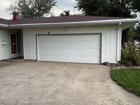 1209 E Erskine St, Pierre, SD 57501