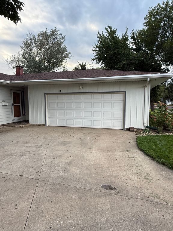 1209 E Erskine St - Property Image