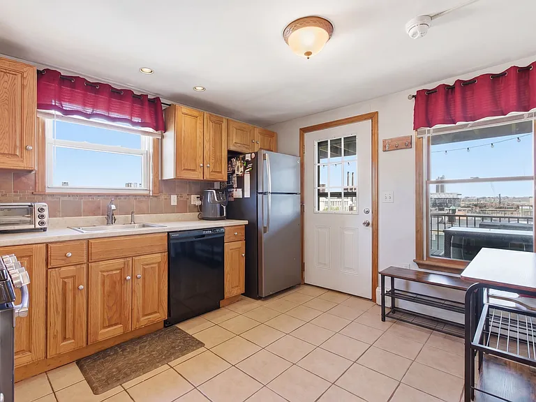 26 Saint Martin St #B — Photo 3