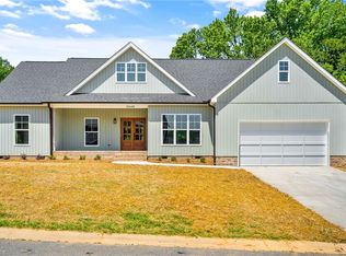 2640 High Meadow Dr, Asheboro, NC 27205