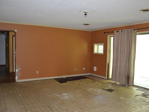 5th image of 922 Creek Rd