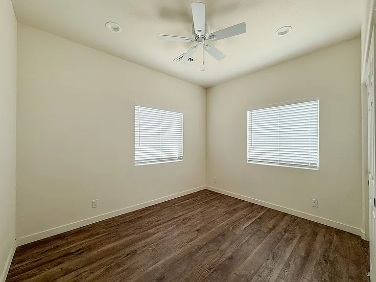 6944 Woodward Ave — Photo 11