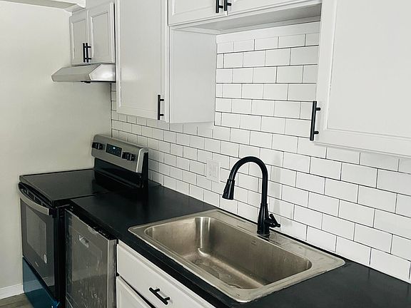 3rd image of 2619 Caledonia Ct