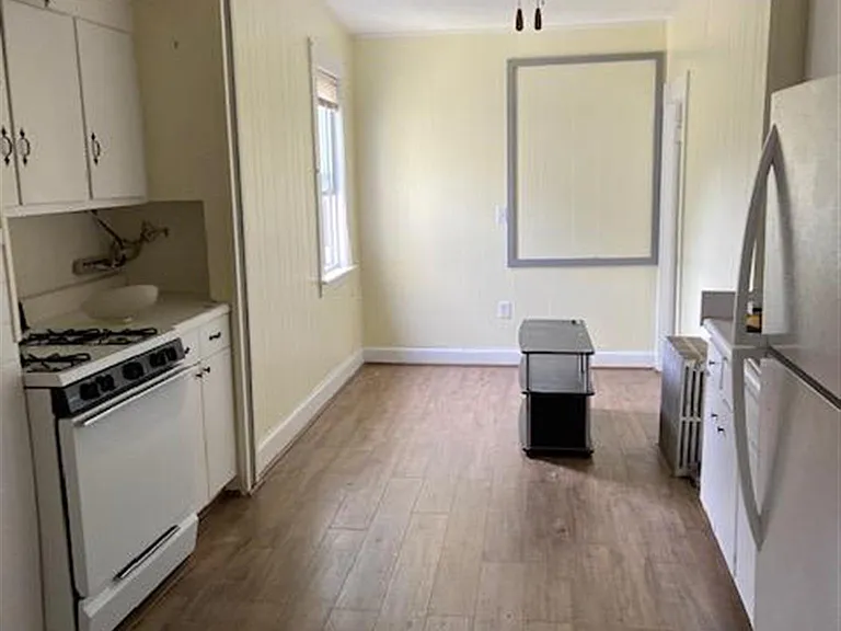 130 Willow Ave — Photo 1