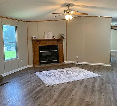 4th image of 223 Blanco Dr