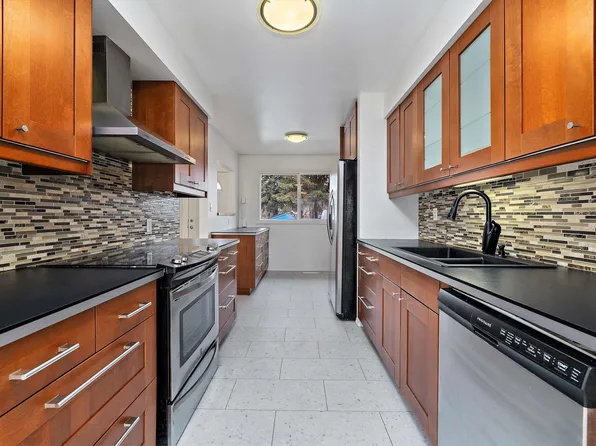 47 Royal Rd NW, Edmonton, AB T6J 2E7