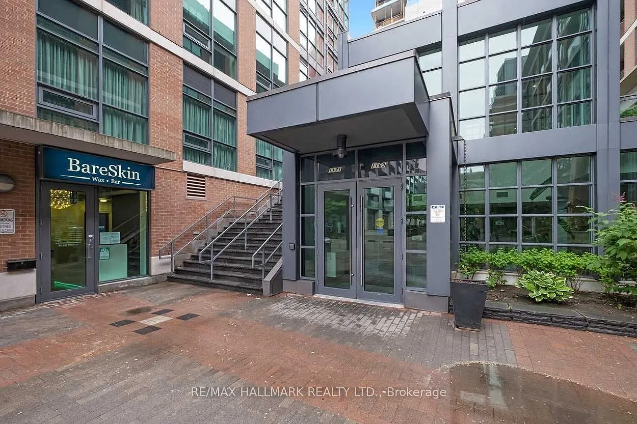 Bohemian Embassy — Photo 2