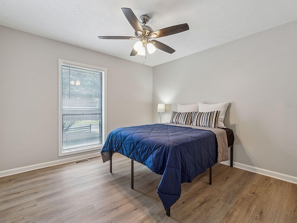 Spacious room with reach-in closet