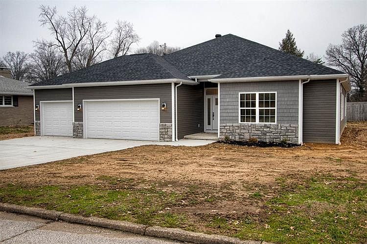2nd image of 601 Blue Ridge East Dr