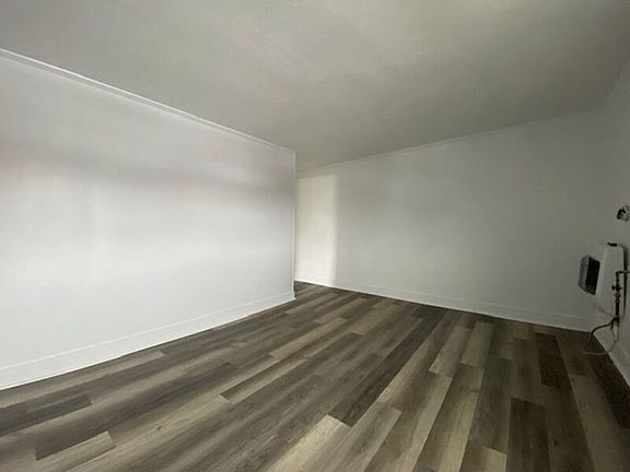5th image of 124 S Chillicothe St Unit 3