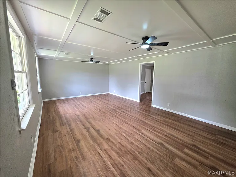 979 Newton St — Photo 3
