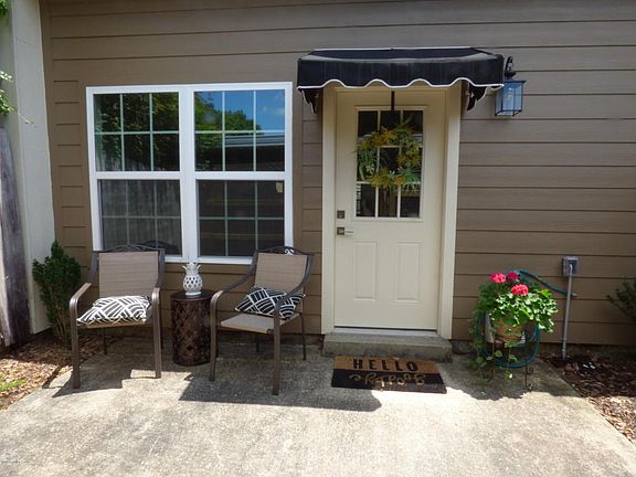 2nd image of 108 Williamsburg Cir APT C