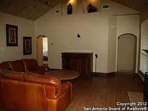 4th image of 804 Sendera St