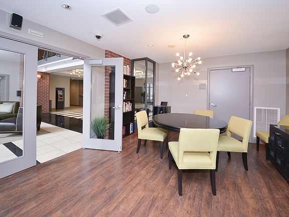 4th image of 1021 N Garfield St APT 217