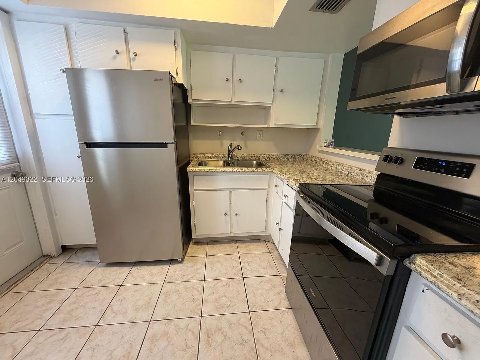 April Song Condo — Photo 3