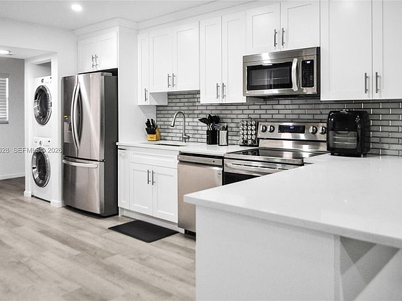 2nd image of 1021 Mockingbird Ln APT 202