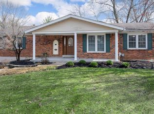 218 Spooners Mill Dr, Ballwin, MO