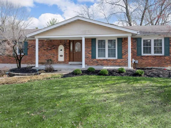 218 Spooners Mill Dr, Ballwin, MO 63011